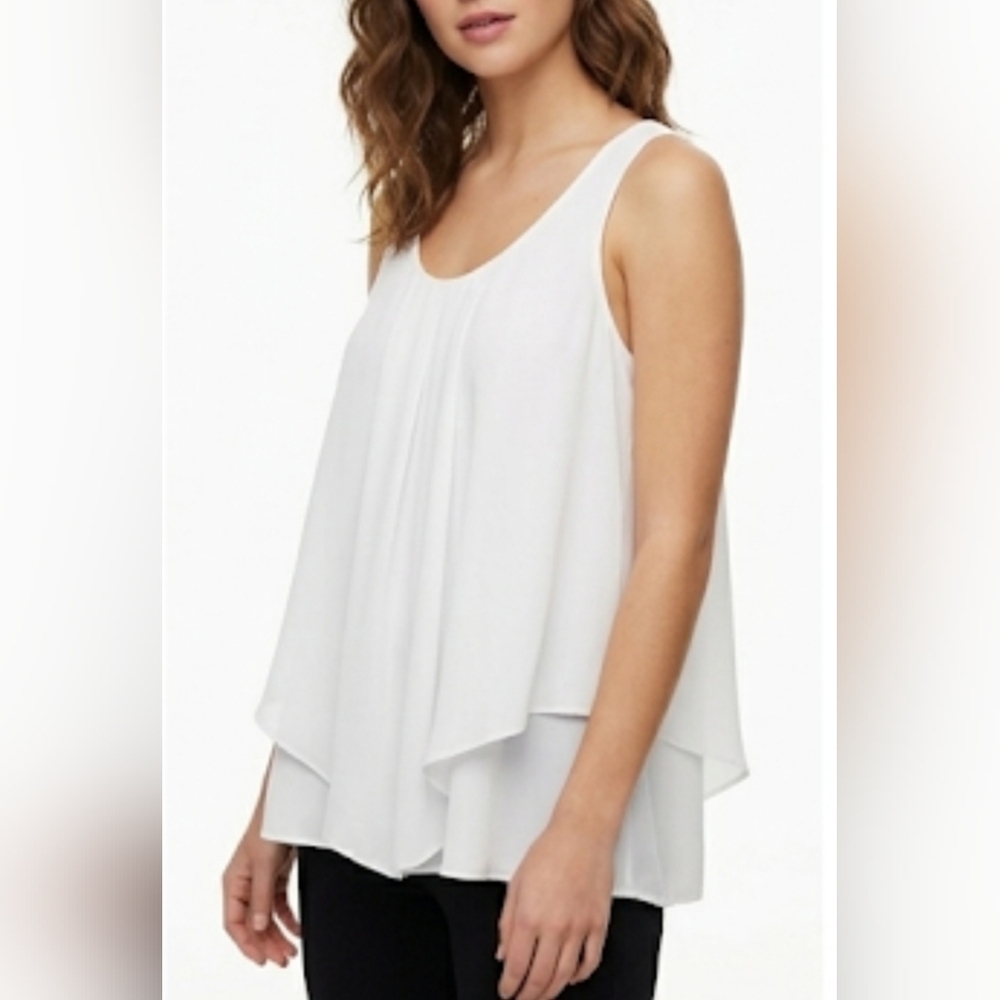 🪻NY Collection White Layered Pleated Sleeveless Blouse🪻size: M